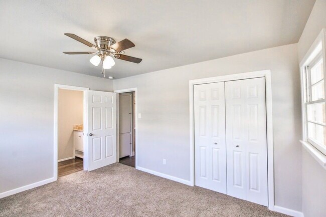 Building Photo - Cute 4 bed 2 bath house