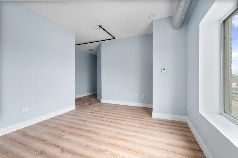 Building Photo - 9919 W Roosevelt Rd