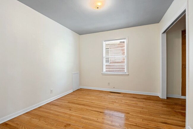 Building Photo - Spacious Home Near Downtown Durham