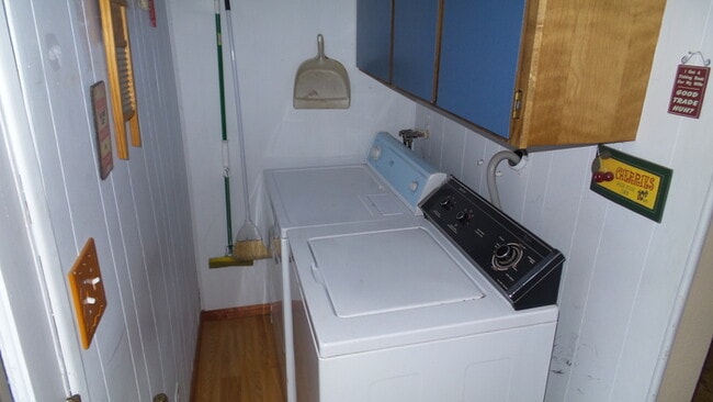 Building Photo - Nice Location