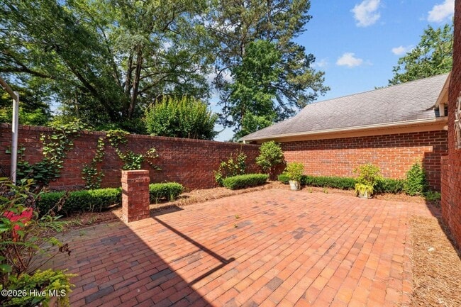 Building Photo - 809 Greenbriar Rd