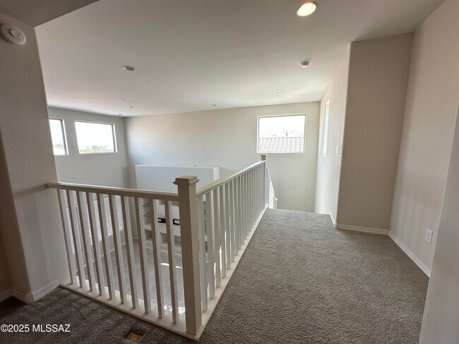 Building Photo - 7806 S Land Grant Dr