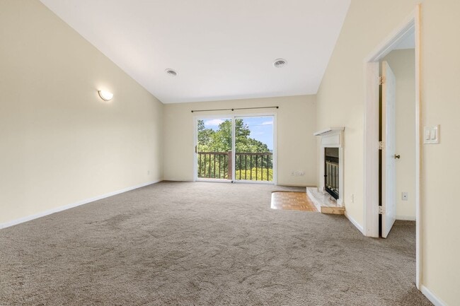 Building Photo - 2-Bedroom, 2-Bathroom Condo with Stunning Downtown Views