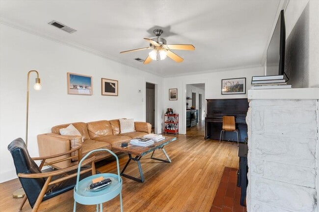 Building Photo - 3007 E 18th St