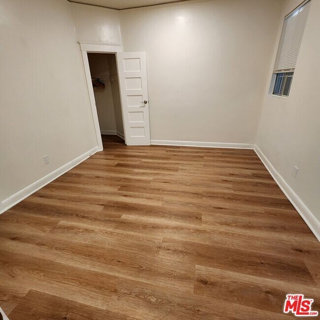 Building Photo - 341 S Western Ave