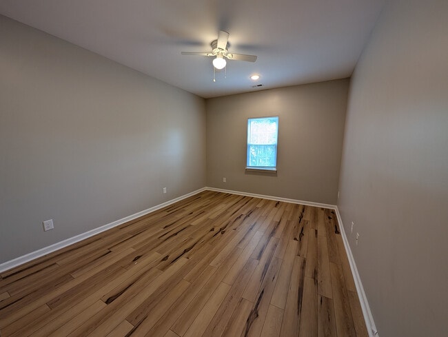 Building Photo - Room in House on Stone Mountain Dr