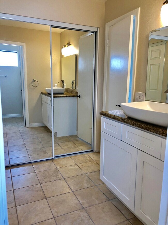 Building Photo - 31440 Club Vista Ln
