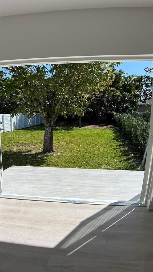 Building Photo - 2800 SW 25th St