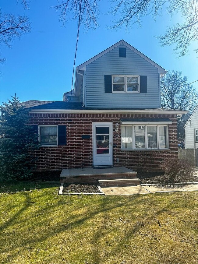 Building Photo - 2269 Winfield St