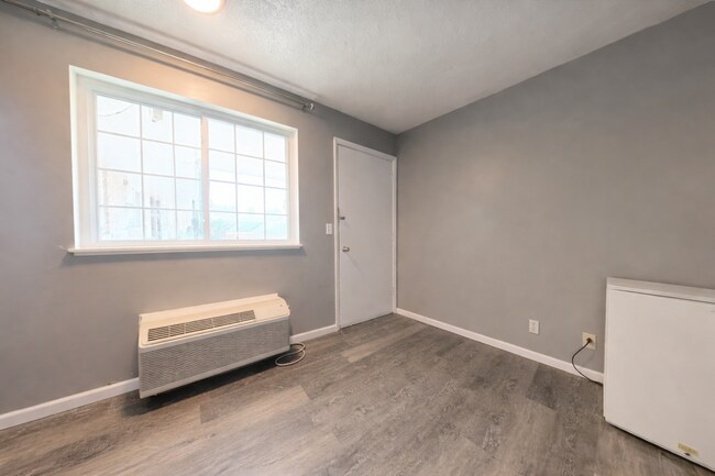 Building Photo - Renovated Studio | 375 Sq Ft | All Utilities Included | One Flat Monthly Rate | Columbus KS