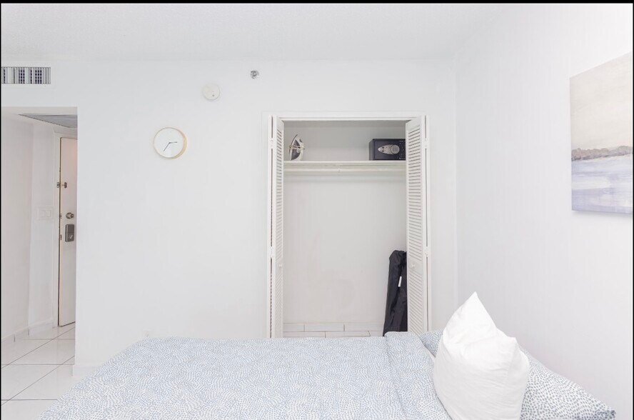 Building Photo - 5445 Collins Ave