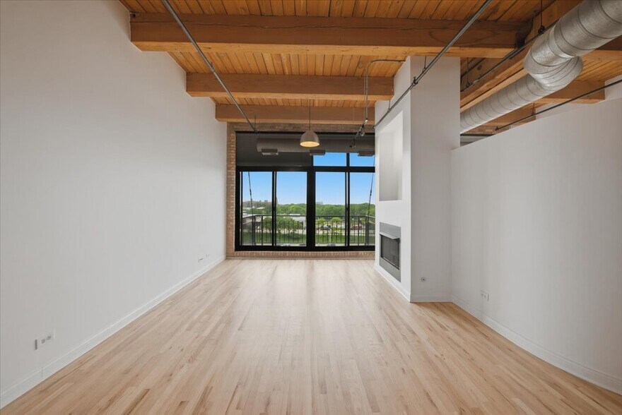Building Photo - 1250 W Van Buren St