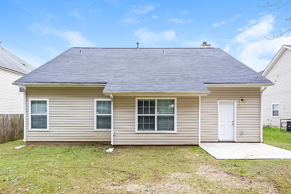 Building Photo - 3057 Dogwood Ave