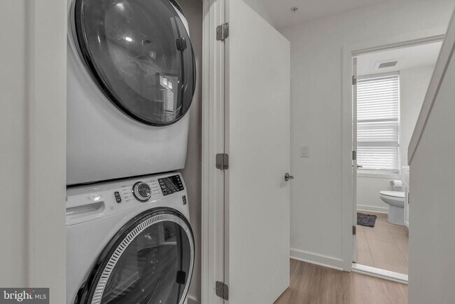 Building Photo - 3000 Schirra Ln