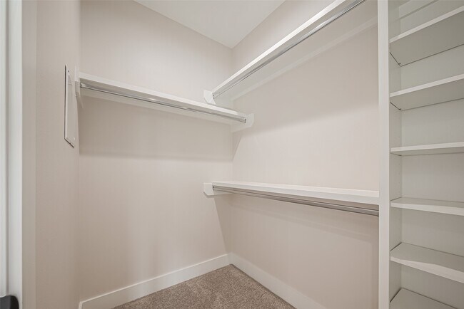 Building Photo - 918 St Clair St