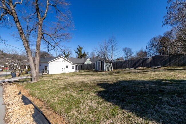 Building Photo - 1900 Edgewood Ave