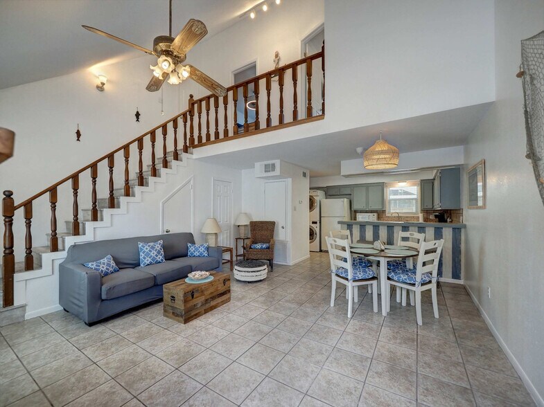 Building Photo - 15201 Leeward Dr