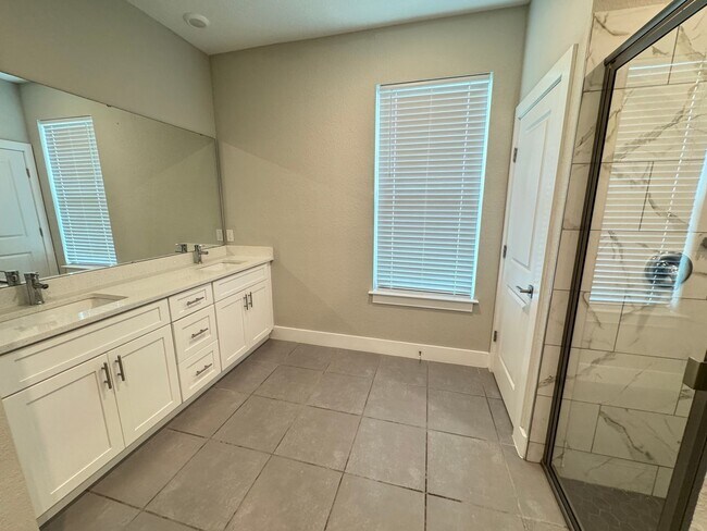 Building Photo - BEAUTIFUL Home 4 Bedroom, 2 Bathroom in Po...