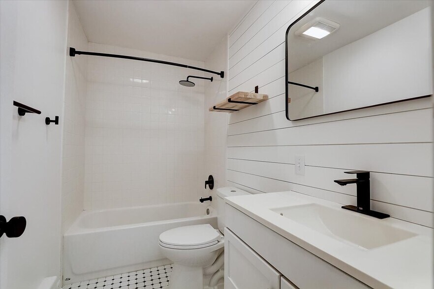 Bathroom - 1719 Carver St