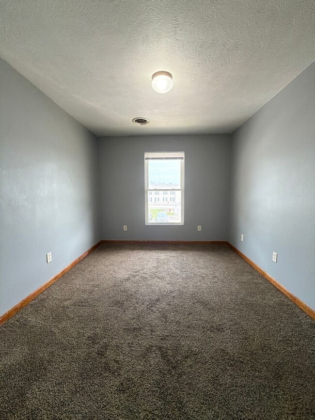 Building Photo - 279 Woodridge Ct