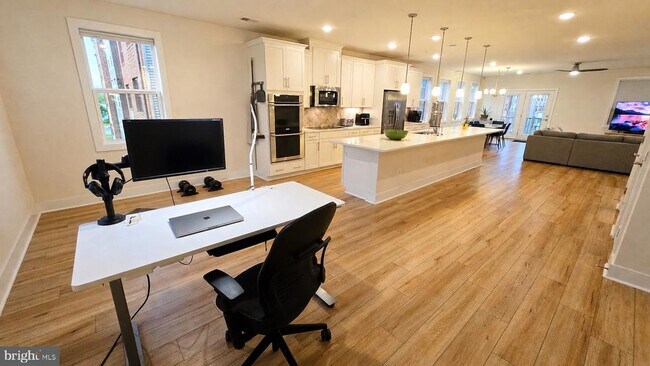 Building Photo - 44768 Tiverton Sq