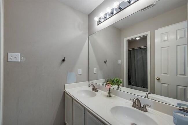 Building Photo - 1230 Wildewood Ct