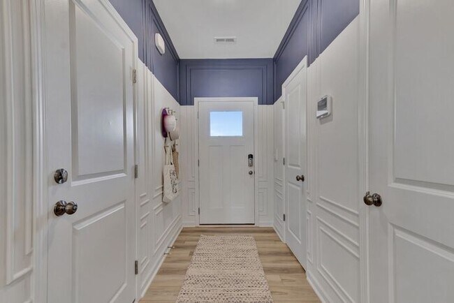 Building Photo - Townhouse Arberdene