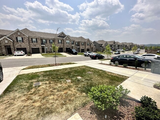 Building Photo - Walk to shopping, schools, greenway, and d...