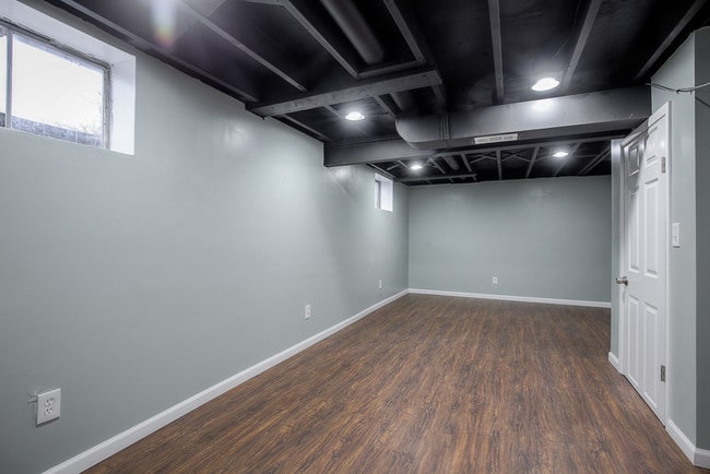 Building Photo - 510 NE Corder St