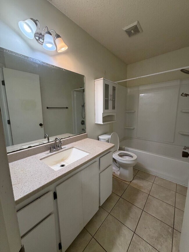 Building Photo - FOR RENT