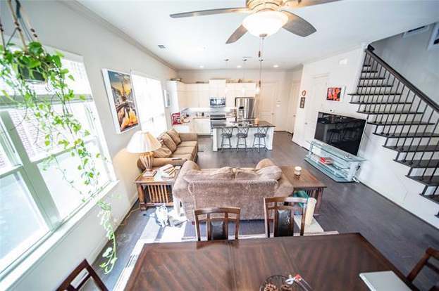 Building Photo - 2745 Troutt Dr
