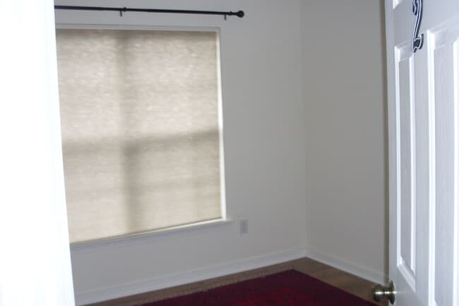 Building Photo - Beautiful Townhome in Stone River
