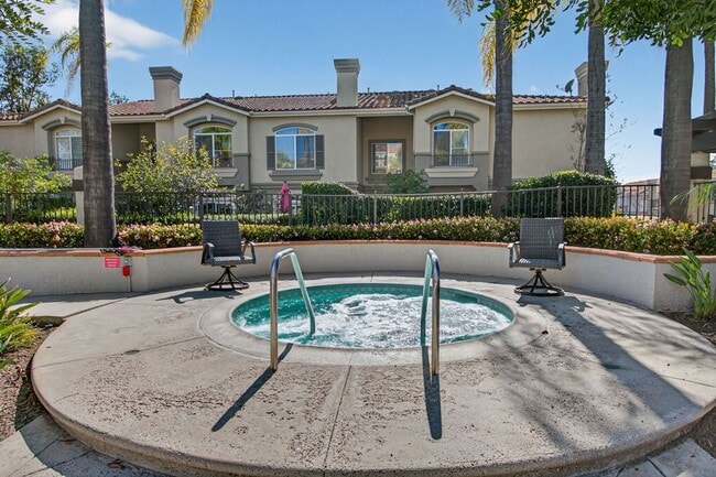 Building Photo - Bright & Updated 2 Bedroom Home with Flexible Primary Retreat and Amazing Community Amenities!