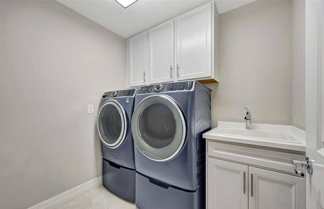 Building Photo - 7265 Wilton Dr N