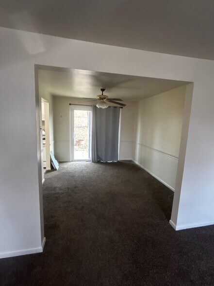 Building Photo - 610 Sloop Rd
