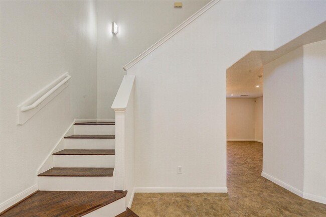 Building Photo - 1403 High Thicket Ct