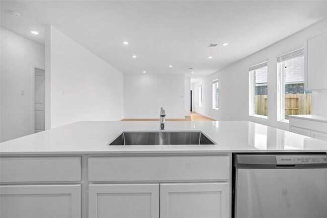 Building Photo - 26139 Sea Rosemary Ln