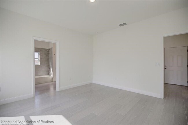 Building Photo - 6909 Salem Ct