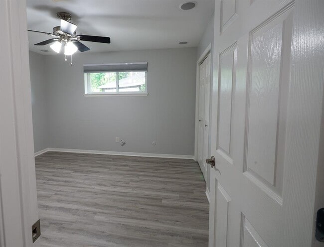 Building Photo - 12015 Cottonwood Ln