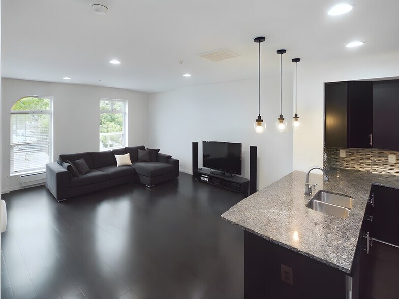 Building Photo - 6479 Jack Linton Dr S