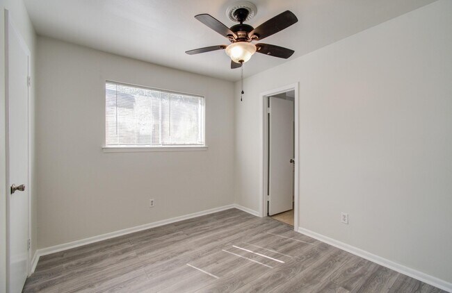 Building Photo - 15611 La Casa Ln