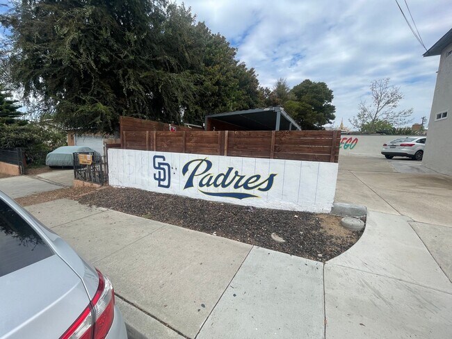 Building Photo - Updated 1 Bedroom 1 Bathroom apartment in San Diego