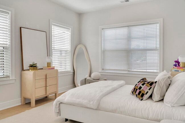 Building Photo - 7 SCENIC Ter