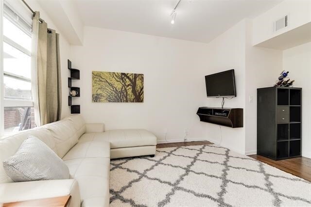Building Photo - 357 Varick St