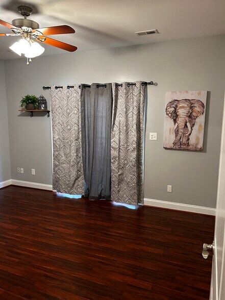 Back bedroom/ patio access - 123 Chateau Place