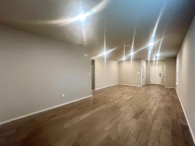 Building Photo - Charming 3/2 conveniently located to Lackland, Toyota, Palo Alto & Texas A&M San Antonio!