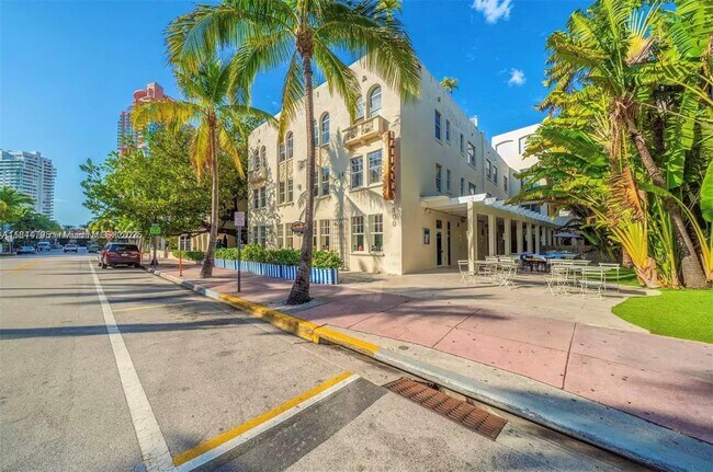 Building Photo - 100 Collins Ave