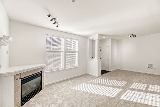 Building Photo - Well-Equipped 2 Bed 2 Bath Sonoma Villero Condo w/ Community Pool, Hot Tub & Exercise Room!