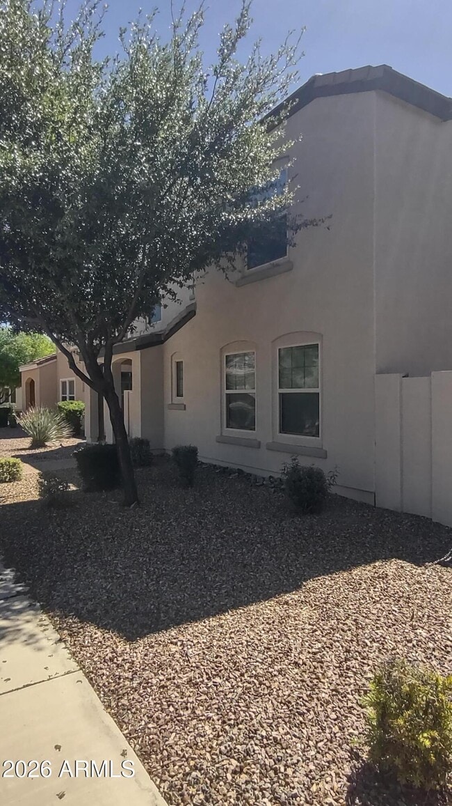 Building Photo - 2218 S Buckaroo Trail