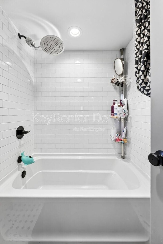 Building Photo - 1299 Newton St